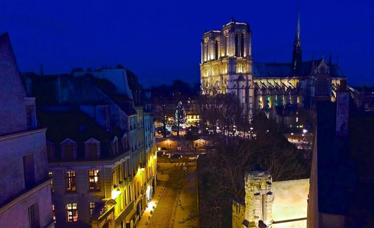A Balcony On Notre Dame Appartement