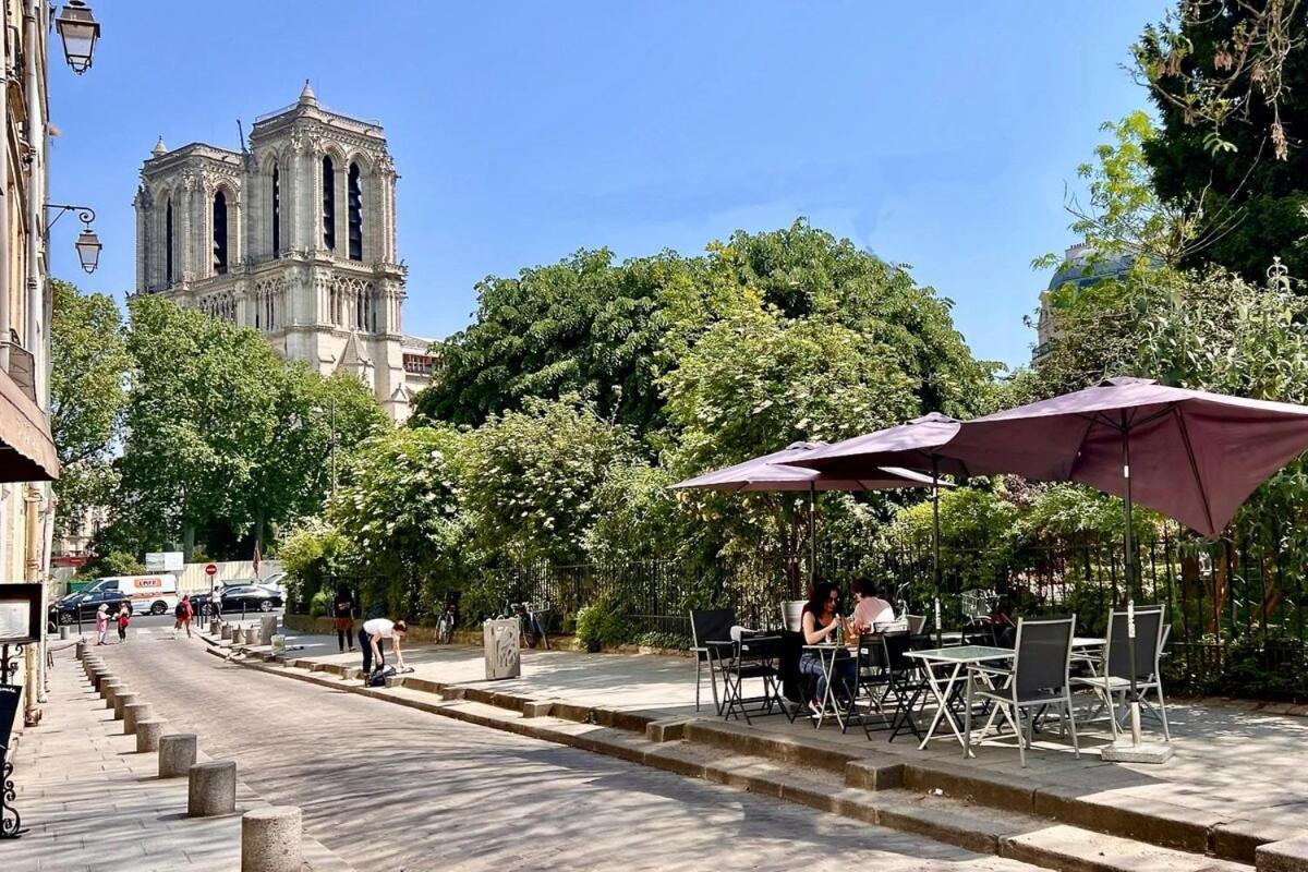 A Balcony On Notre Dame Appartement