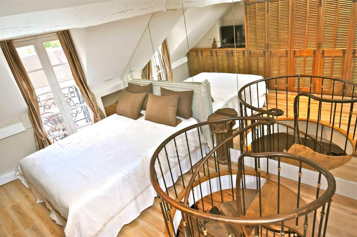 Appartement A Balcony On Notre Dame