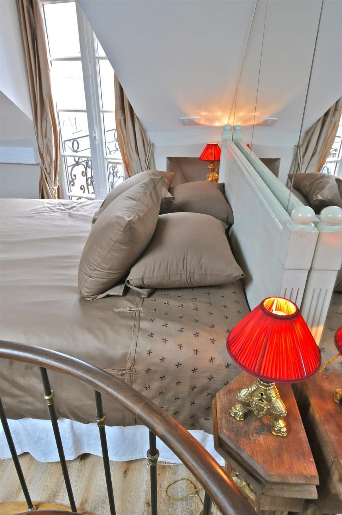 Appartement A Balcony On Notre Dame