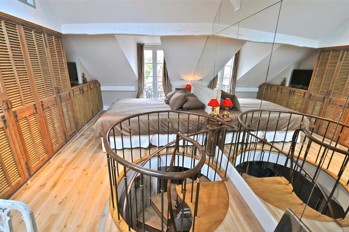 Appartement A Balcony On Notre Dame Paris