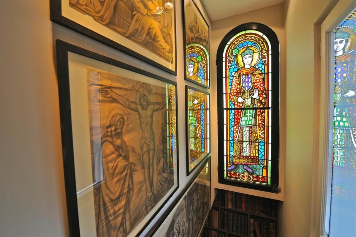 A Balcony On Notre Dame Parijs