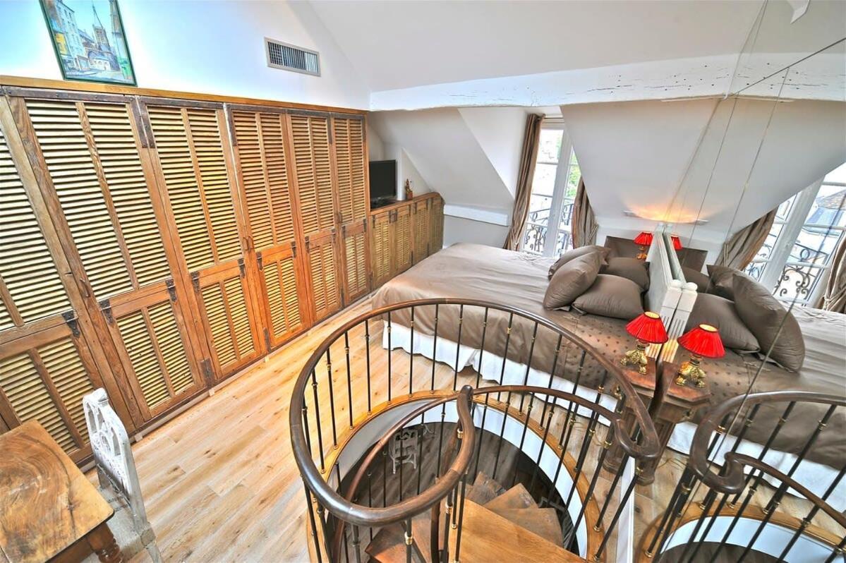 A Balcony On Notre Dame Appartement *