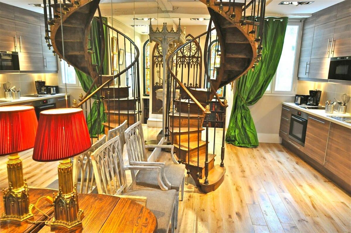 A Balcony On Notre Dame Appartement