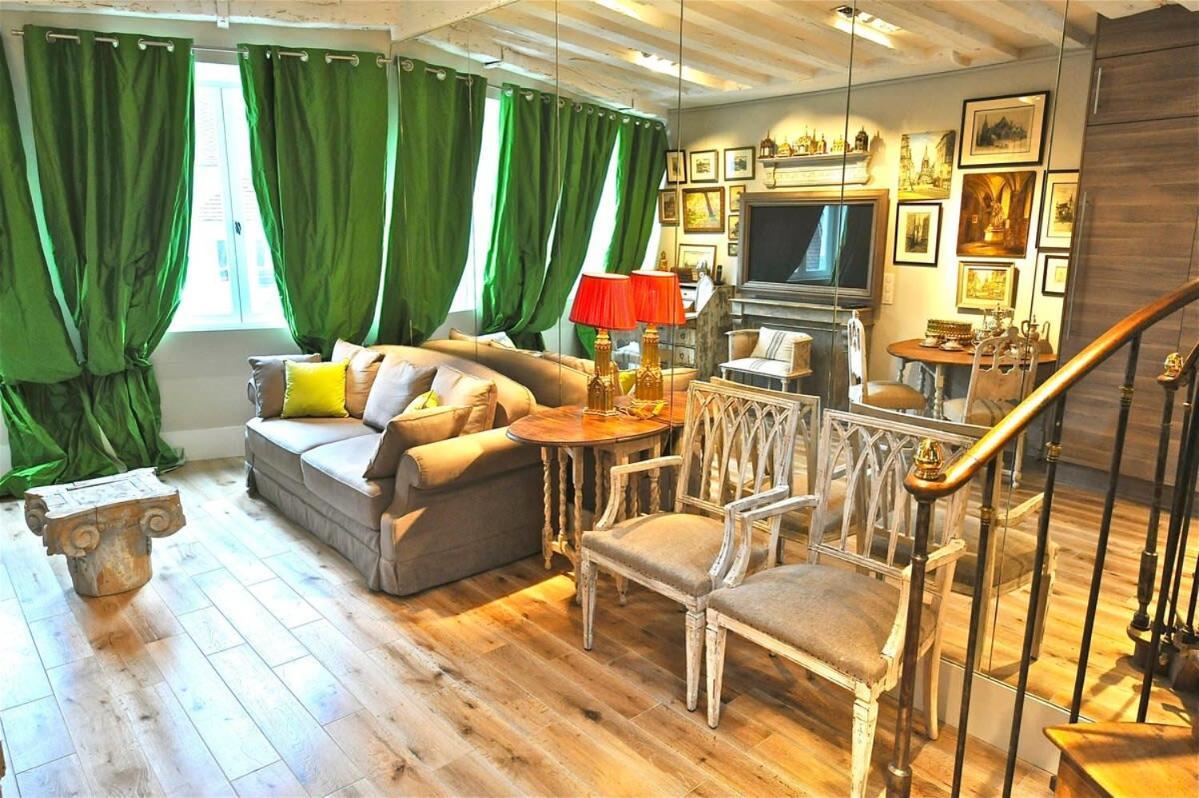 A Balcony On Notre Dame Appartement *