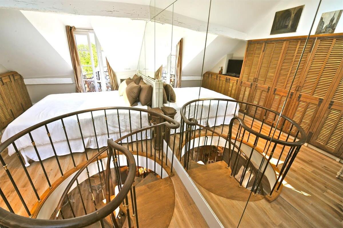 Appartement A Balcony On Notre Dame *
