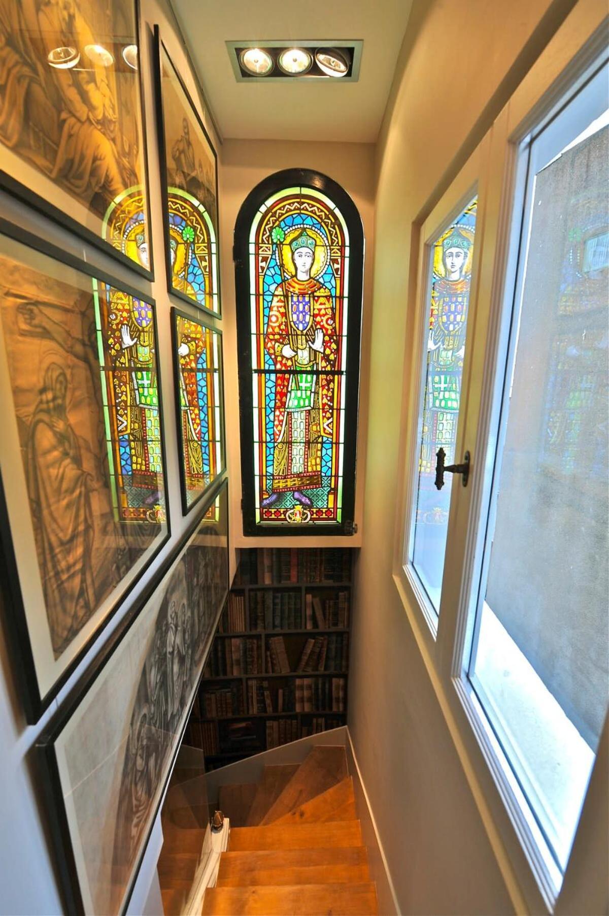 A Balcony On Notre Dame Parijs